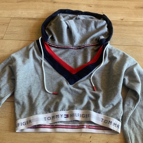 Tommy Hilfiger cropped hoodie - Picture 2 of 2